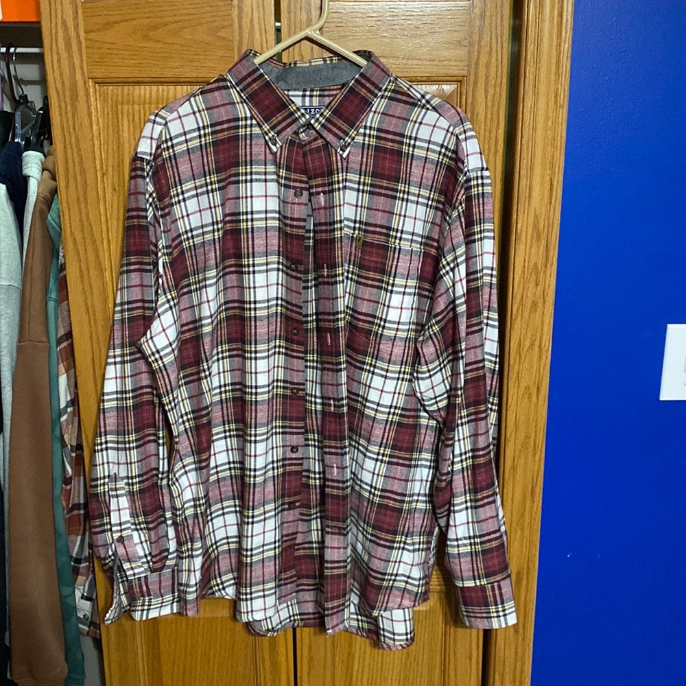 Men’s IZOD flannel shirt. Size XL. Only worn once.